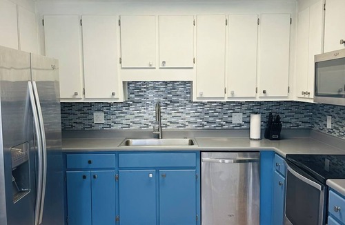 Drayton House | Cozy 2-bedroom END UNIT townhome in lovely Spartanburg