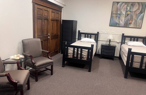 Anniston Apartment | Cozy 2-bedroom studio with Wi-Fi in adorable Anniston