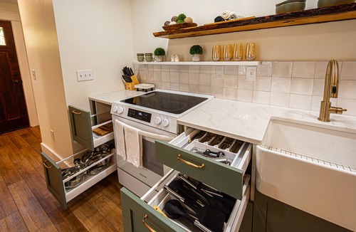 Dahlonega Cottage | Cozy 2 BR, 2 BA Cottage in Downtown Dahlonega!