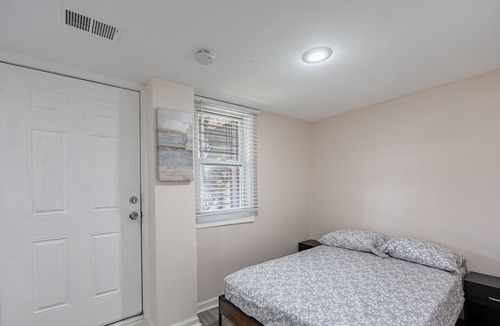 Brightwood Park Condo | Cozy 2 BR Near Public Transportation and Downtown