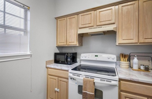 Austin Apartment | Cozy 2B/2B-Heart of ATX-Walk to Moody UT ACL & SXSW