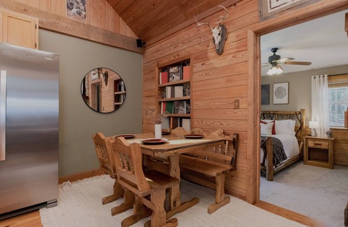 Peach County House | Cozy 2BR Cabin | Monthly Available | Mins f/ I/75
