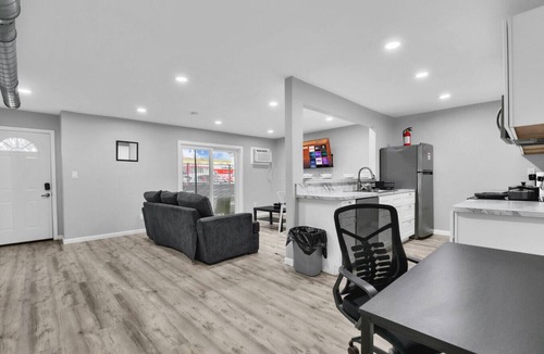 West Arlington Apartment | Cozy 2BR Escape close to Dining and Nightlife with WiFi