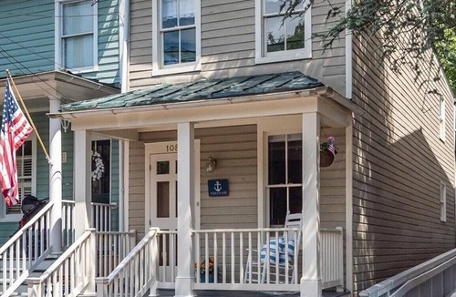 Historic District House | Cozy 2br home w/parking in downtown Annapolis