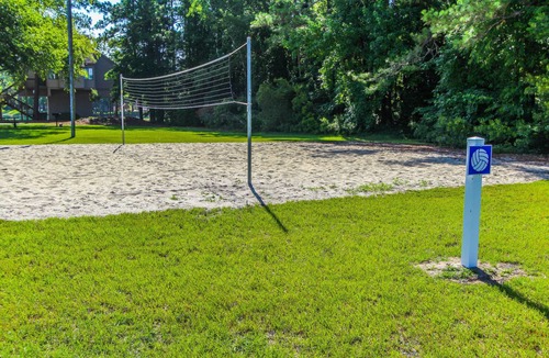 New Bern Apartment | Cozy 2BR on Neuse River w/Kitchen + Resort Perks