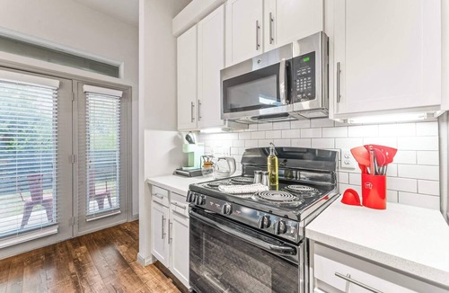 Montopolis Apartment | Cozy 2BR suite close to Downtown w/fast WiFi