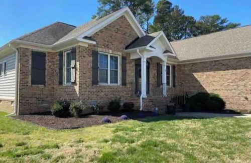 Hampton House | Cozy 3 Bedroom 2.5 bath home away from home.
