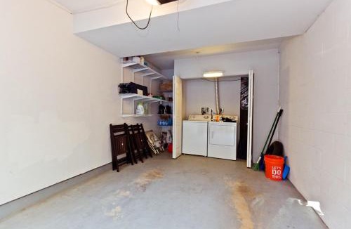 Nauck House | Cozy 3 bedroom and 2 bath Townhouse