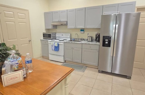Buena Vista Apartment | Cozy 3-bedroom apartment in beautiful Buena Vista near restaurants