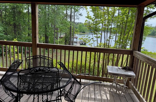 Milledgeville Cabin | Cozy 3-bedroom cabin with a serene picturesque view of the lake at sunset
