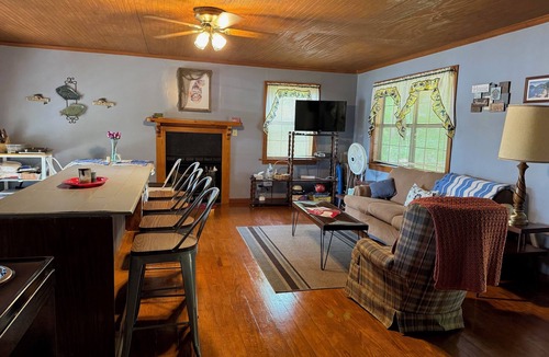 Milledgeville Cabin | Cozy 3-bedroom cabin with a serene picturesque view of the lake at sunset