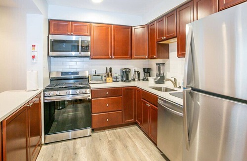 Nauck Apartment | Cozy 3 Bedroom/Great Location! Parking incl.