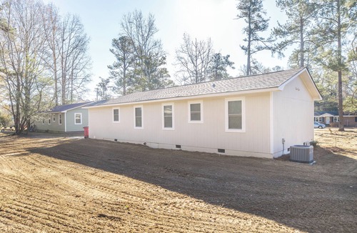 Sandersville House | Cozy 3-bedroom house in the Sandersville city limits. Only minutes from downtown