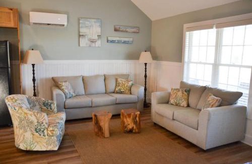 Davis House | Cozy 3BR Cottage Fishing Private Dock Boating