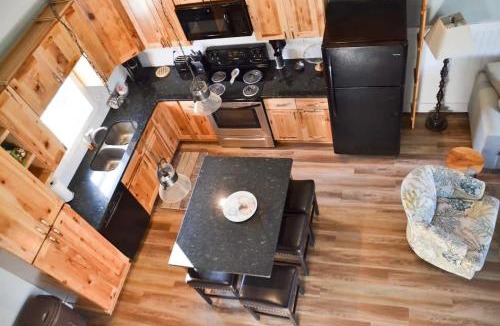 Davis House | Cozy 3BR Cottage Fishing Private Dock Boating