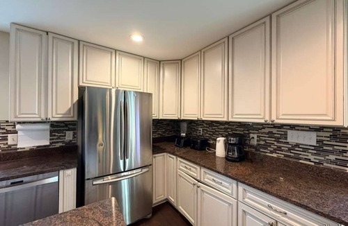 Charlotte House | Cozy 3BR Home | Yard + WiFi + Sleeps 10