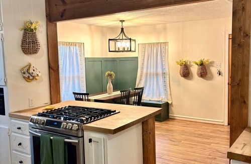 Woodway House | Cozy 3BR Waco Retreat Pet Friendly Fire Pit & Fully Stocked Kitchen