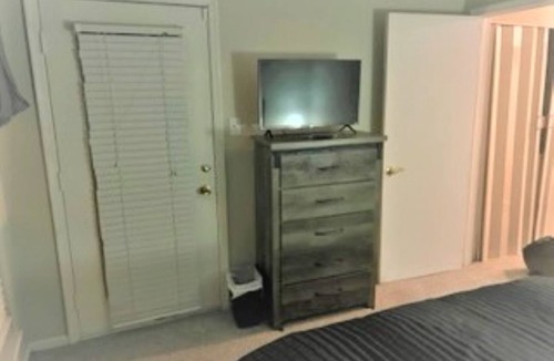 Henrico Apartment | Cozy Adorable 2 Bedroom Apartment in the Heart of it All!