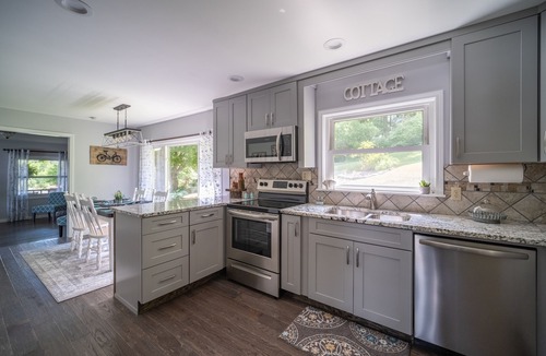 Brevard House | Cozy and Convenient Mountainside Retreat