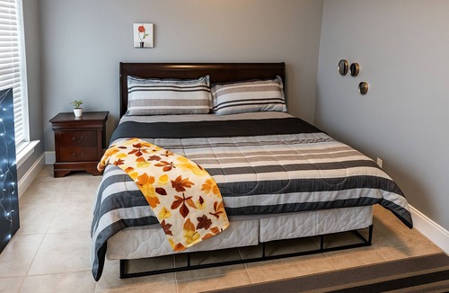 Carencro Hotel | Cozy and Relaxing Junior suite w/pond view and movie theater