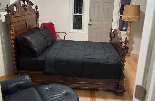 Garwyn Oaks Bed & Breakfast | Cozy Baltimore Suite Free Parking NearJohn Hopkins