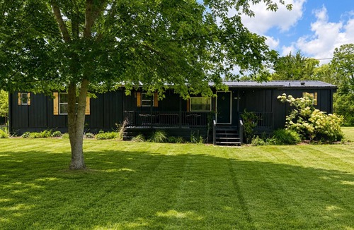 Sequatchie House | Cozy basecamp minutes from waterfalls, hiking and climbing