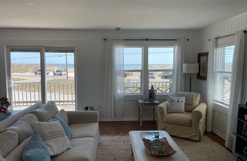 Sneads Ferry Cottage | Cozy beach cottage with beautiful ocean views.