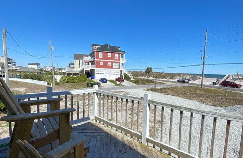 Sneads Ferry Cottage | Cozy beach cottage with beautiful ocean views.