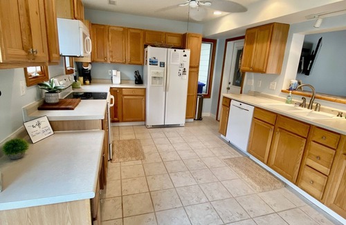 Morehead City House | Cozy Beaufort Home with Hot Tub and Boat Driveway