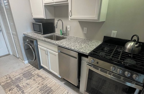 Northeast Apartment | Cozy Brentwood Suite, Fully Furnished Home in Washington, D.C.