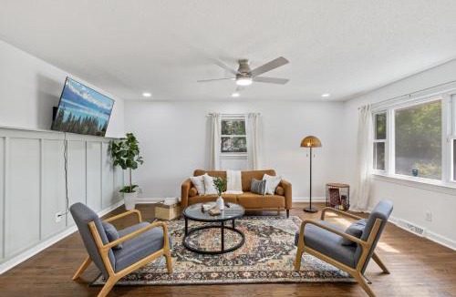 Durham House | Cozy Brick Ranch Retreat-near DUKE, Dwntwn, RDU Airport