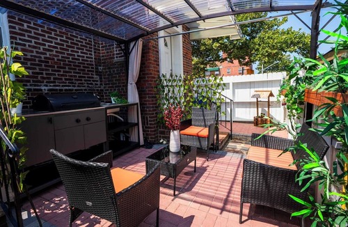 Queens Apartment | Cozy Budget Studio by Main Street, Flushing with AC and Free On-Site Parking