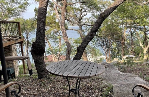 Beby's Ranch Cabin | Cozy Cabin w/ Private Water Access to Lake Travis