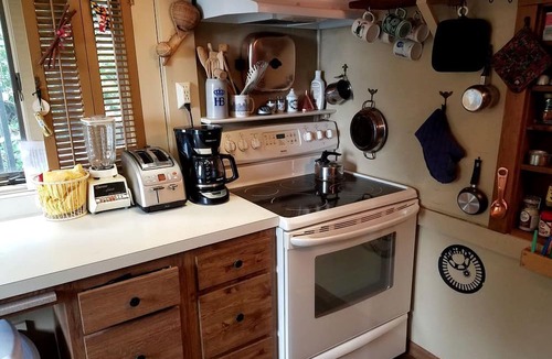 Port Republic Cabin | Cozy Cabin with Ocean Views near Chesapeake Beach, Maryland