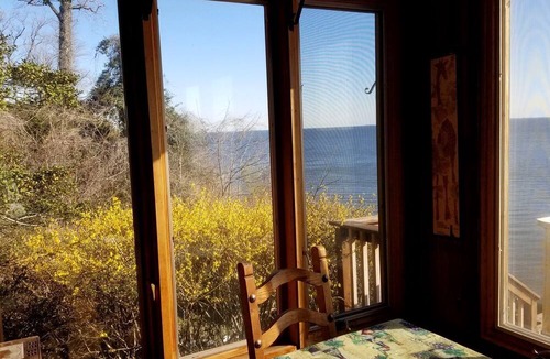 Port Republic Cabin | Cozy Cabin with Ocean Views near Chesapeake Beach, Maryland