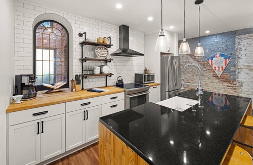 H Street Corridor Apartment | Cozy Capitol Hill 2 BR, Walk to sites, Parking