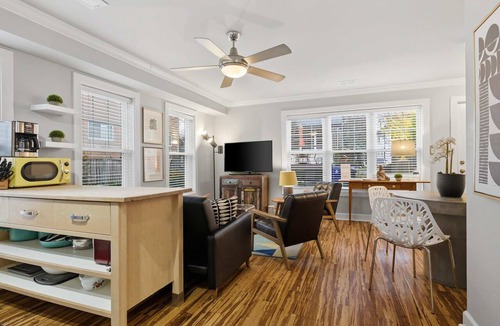 Lyon Park Apartment | Cozy Carriage House - Clarendon Getaway