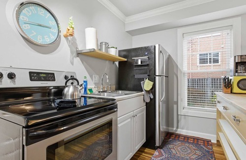 Lyon Park Apartment | Cozy Carriage House - Clarendon Getaway