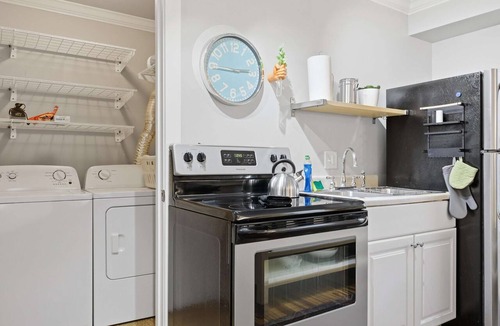Lyon Park Apartment | Cozy Carriage House - Clarendon Getaway