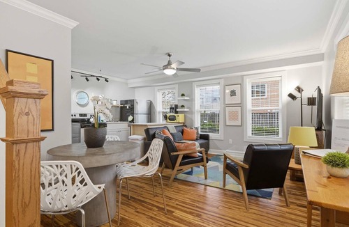 Lyon Park Apartment | Cozy Carriage House - Clarendon Getaway