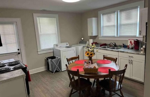 Kernersville House | Cozy & Charming In Kernersville
