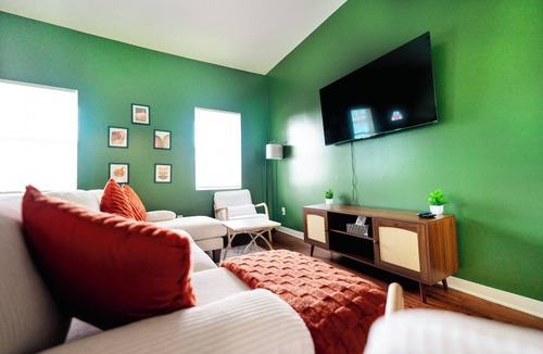 Richmond House | Cozy & Chic Getaway - In The Heart Of RVA 4BD 2.5BA Sleeps 9+