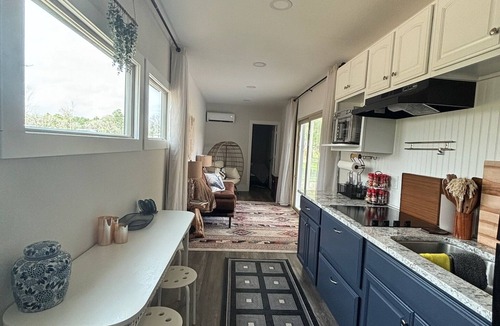 Conroe Cabin | Cozy container cabin with WiFi and AC in lovely Richards