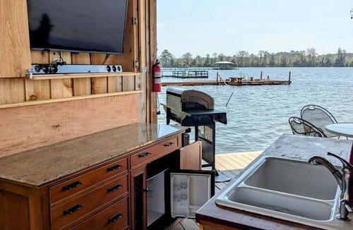 Cordele House | Cozy Cottage/mobile home on the water @ Lake Blackshear