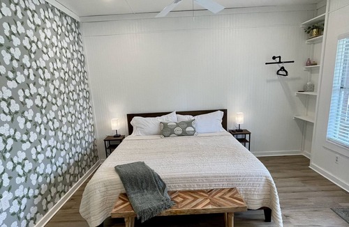 Weatherford Cottage | Cozy Cottage Right off I-20