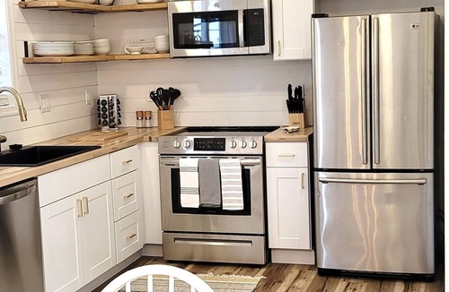 Kill Devil Hills Cottage | Cozy Cottage with Hot tub & Firepit! Near the Beach & Sound!