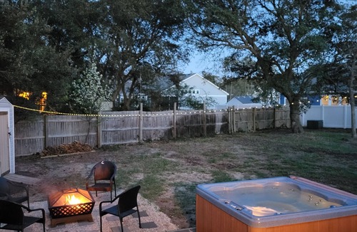 Kill Devil Hills Cottage | Cozy Cottage with Hot tub & Firepit! Near the Beach & Sound!
