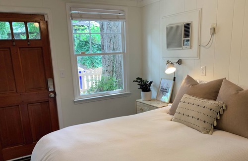 Greenville Cottage | Cozy cottage walkable to Downtown Greenville!
