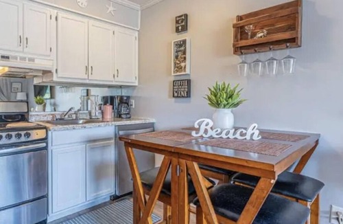 Folly Field Condo | Cozy Crab - Delightful 1-bedroom condo, 2 minutes from beach on Hilton Head
