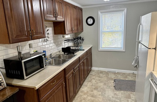 Clear Spring Cottage | Cozy Creek Retreat by Whitetail Resort W/hot tub